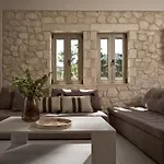 Avesta Private - Niovi Βίλα Βλυχό