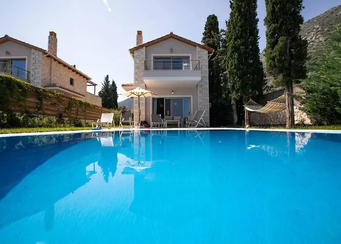 Avesta Private - Niovi Vila *