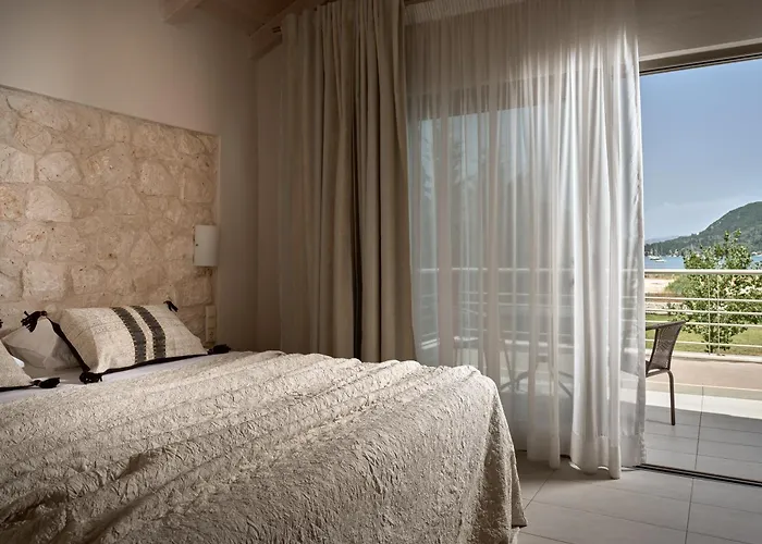 Avesta Private - Niovi Vila *