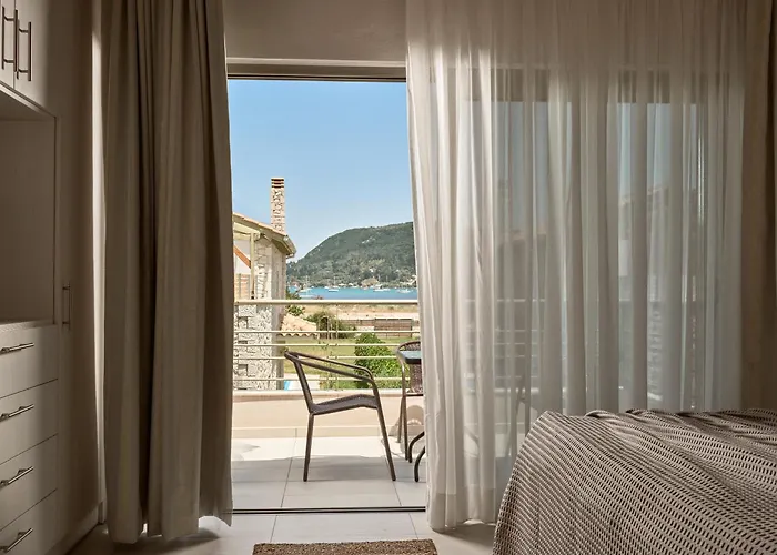 Avesta Private - Niovi Vlikhón